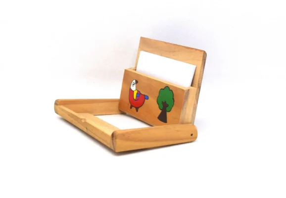 Tarjetero flexible de madera